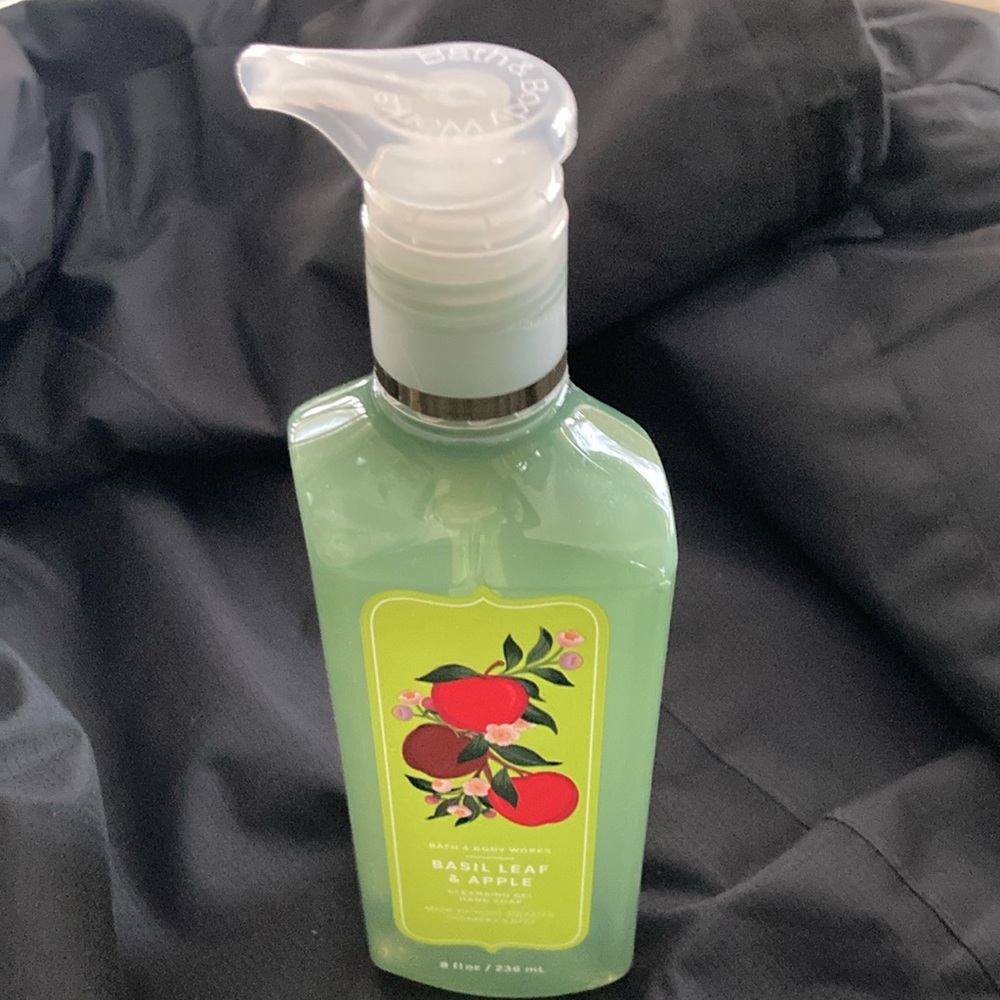 Basil Leaf & Apple Hand Soap - Green